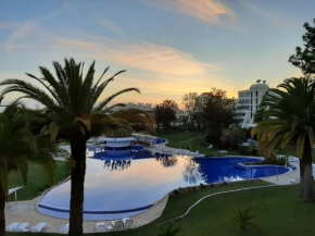 2 bedroom 2 bathroom with balcony, garden and pools in Alvor, Algarve